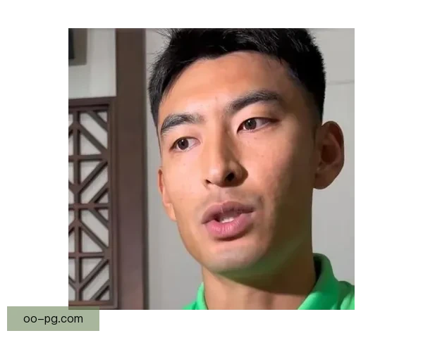 王子铭在对阵巴林比赛最后时刻巧妙制造红牌成为比赛关键转折点 王子铭在对阵巴林比赛最后时刻巧妙制造红牌成为比赛关键转折点